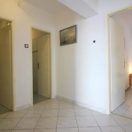 Sunlit Apartment Near Sea In Porec Poreč