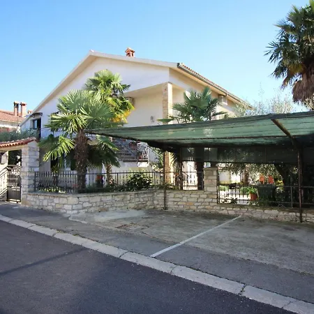 Sunlit Apartment Near Sea In Porec *