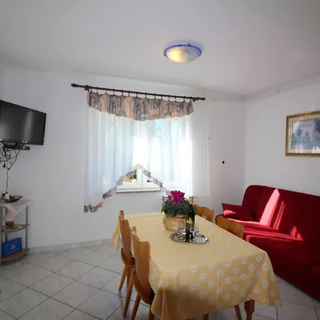 Sunlit Apartment Near Sea In Porec