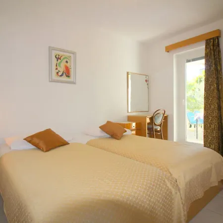 Sunlit Apartment Near Sea In Porec Poreč
