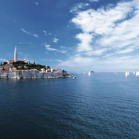 Sunlit Apartment Near Sea In Porec * Poreč