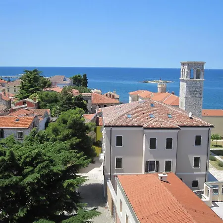 Sunlit Apartment Near Sea In Porec * Poreč