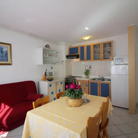Sunlit Apartment Near Sea In Porec Poreč