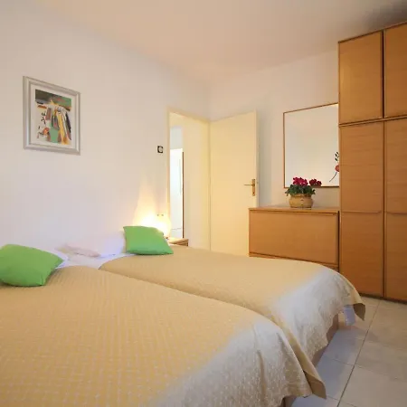 Sunlit Apartment Near Sea In Porec